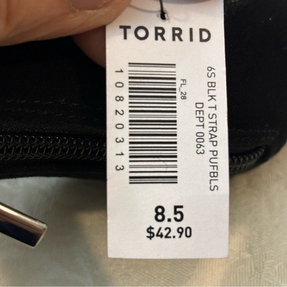 NWT Torrid Black Gladiator Sandals w/Pom Poms, Size 8.5 Wide - Picture 12 of 12